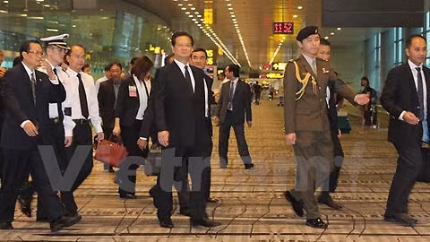 Le PM vietnamien, Nguyên Tân Dung, à l'aéroport Changi. Photo: VNA.