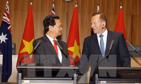 Entretien entre les Premiers ministres Nguyên Tân Dung et Tony Abbott. Photo: VNA.