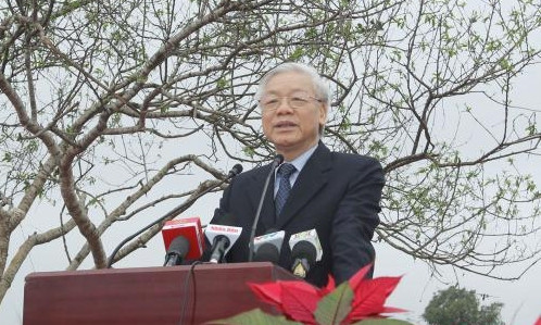 Le Chef du PCV lance le Têt de la plantation d'arbres en banlieu de Hanoi. Photo: VNA.