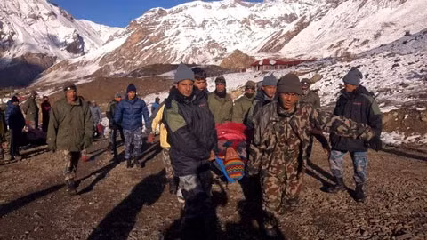 Les secouristes sur place. Photo: VNA.