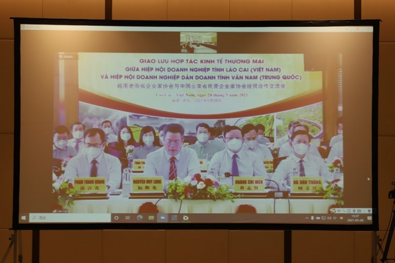 Des entreprises de Lào Cai participent au visioconférence. Photo : BQT.