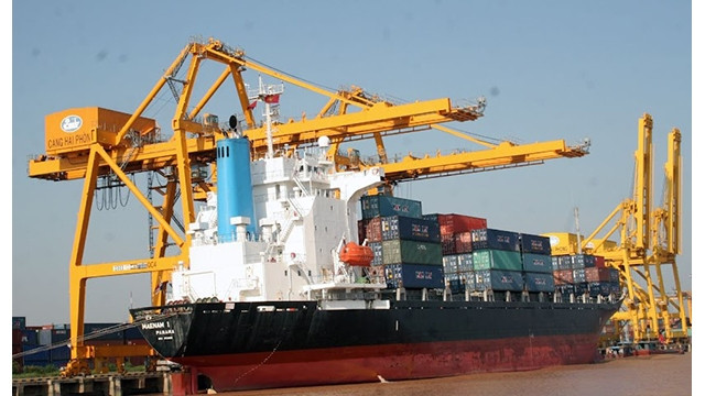 La succursale du port de Tân Vu relevant de la compagnie par action du port de Hai Phong a accueilli le navire OPHELIA en provenance de Singapour. Photo : kinhtedothi.vn