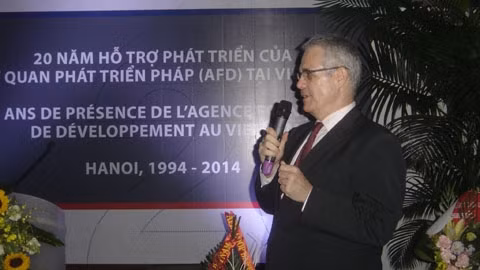 Directeur de l'AFD au Vietnam, Rémy Génevey, prend la parole lors de la cérémonie de célébration des 20 ans de présence de l'AFD au Vietnam. Van Anh/NDEL.
