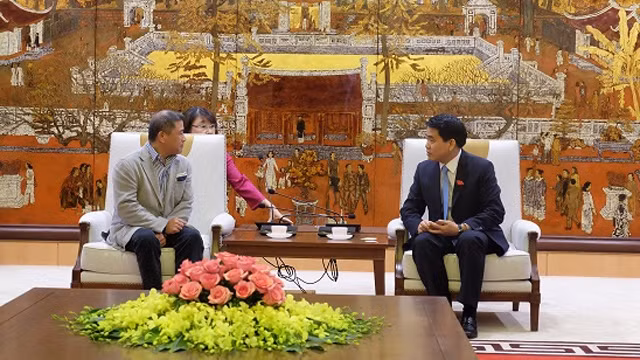 La séance de travail entre les deux parties. Photo : http://kinhtedothi.vn