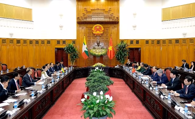 Vue générale de l’entretien entre Nguyên Xuân Phuc et Aung San Suu Kyi. Photo : VGP