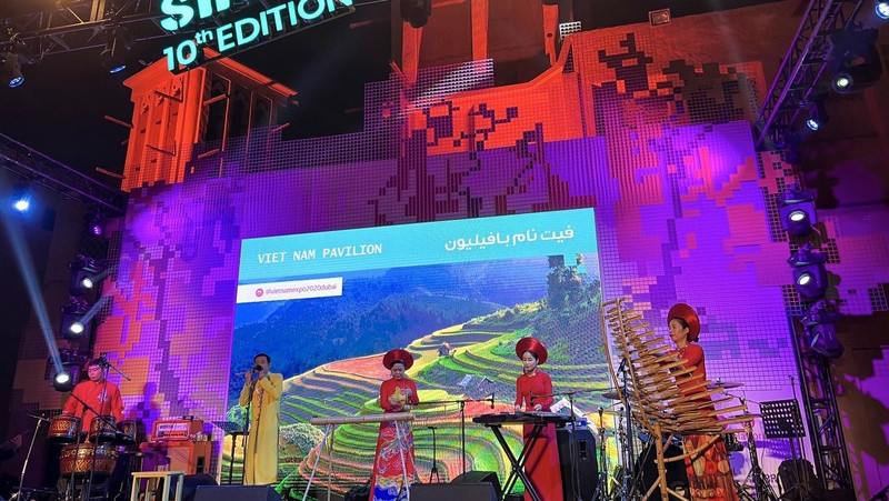 Le Vietnam présente sa musique traditionnelle à la Saison artistique de Dubaï. Photo: thoidai.com.vn