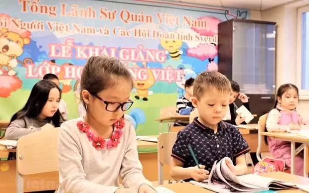 Un cours de vietnamien à la ville d'Ekaterinbourg, en Russie. Photo : VNA.