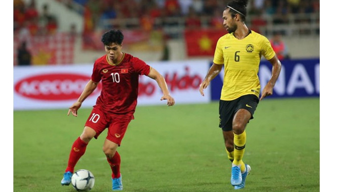 L'attaquant Nguyên Công Phuong (rouge) du club Hoàng Anh Gia Lai. Photo : VFF.
