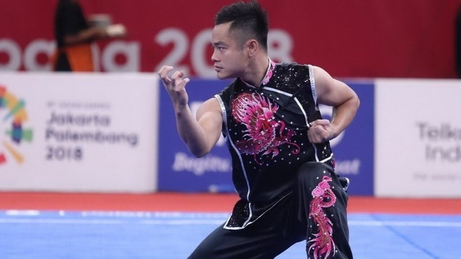 Pham Quôc Khanh a obtenu la deuxième médaille d’argent du pays en nanquan et nangun chez les hommes avec 9,71 points. Photo: VNA.