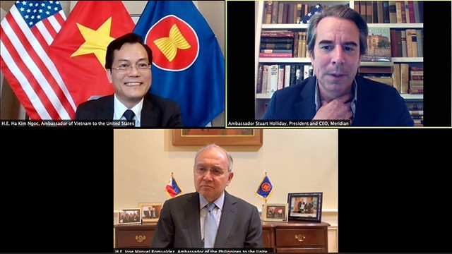 Visioconférence organisée par Meridian International Center le 3 juin à Washington DC pour discuter des mesures de réponse de l'ASEAN pour relancer l'économie de la région suite à l'impact du Covid-19. Photo : baoquocte.vn.