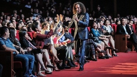 Le concert du saxophoniste américain Kenny G était très attendu par les mélomanes hanoiens.