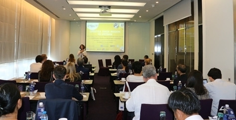 Colloque sur la mission commerciale européenne dans la décoration intérieure au Vietnam, le 27 octobre, à Hô Chi Minh-Ville.