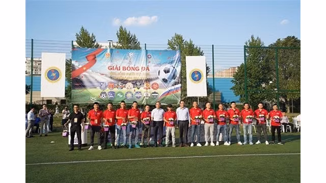Les joueurs du tournoi de football de la communauté vietnamienne en Russie. Photo : VNA.