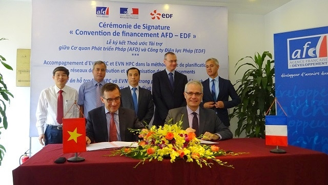 Cérémonie de signature des conventions de financement entre l’AFD et l’EDF IN. Photo: DH/NDEL.