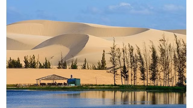 D'ici 2025, la zone touristique nationale de Mui Né a pour l'objectif d’accueillir environ 9 millions de visiteur. Photo : www.hanoimoi.com.v