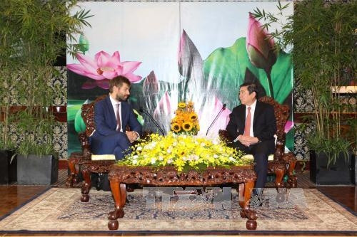 Le président du Comité populaire de Hô Chi Minh-Ville, Nguyên Thành Phong, et le ministre tchèque de la Justice, Robert Pelikan. Photo: VNA.