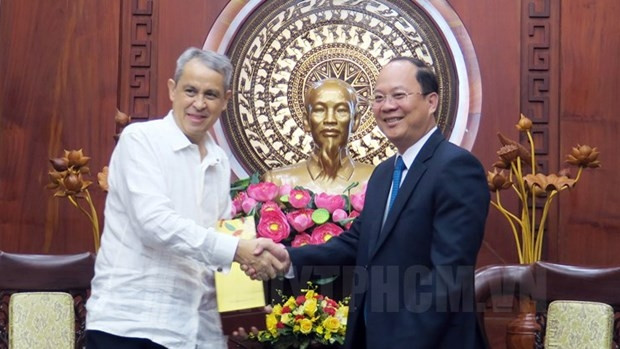 Le secrétaire adjoint du Comité du Parti de Hô Chi Minh-Ville, Nguyên Hô Hai, reçoit l'ambassadeur de Mexique au Vietnam, Alejandro Negrin Munoz. Photo: sggp.org.vn