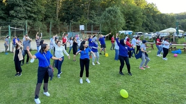 Les participants dansent lors de lLa « Journée de la famille de l'ASEAN » en République tchèque. Photo: VNA