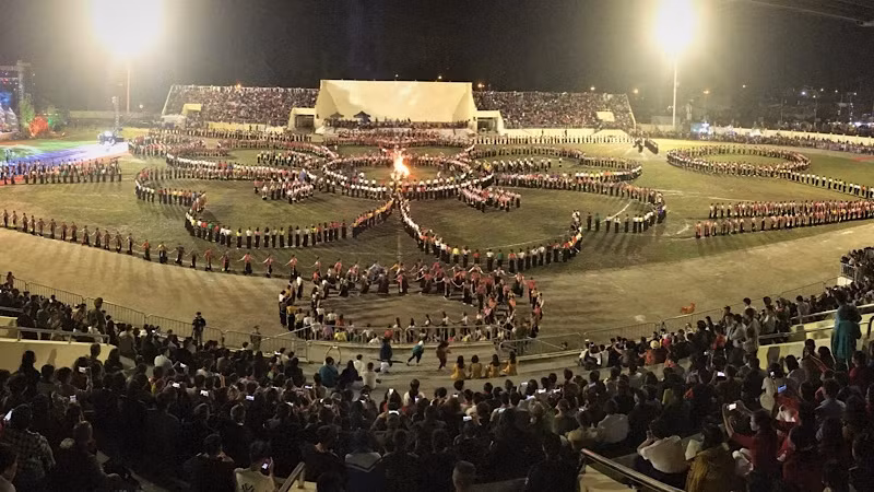 La grande danse Xoè Thai lors de la cérémonie d’ouverture du Festival culturel et touristique de Muong Lo. Photo : NDEL.