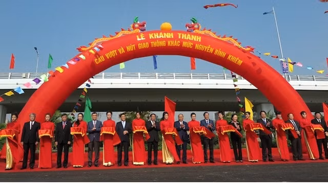La mise en service du passage à niveau au carrefour Nguyên Binh Khiêm dans la ville portuaire de Hai Phong, le 4 décembre. Photo: NDEL. 