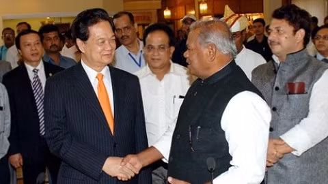 Jitan Ram Manjihi, gouverneur de l’état de Bihar, reçoit le 27 octobre le PM Nguyên Tân Dung et sa délégation. Photo: VGP.