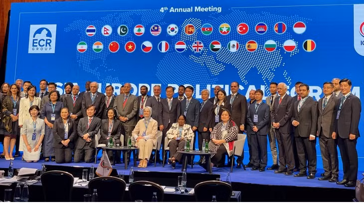 Les délégués lors du 4e Forum politique d’Asie-Europe et de la 37e réunion du Comité permanent de la Conférence internationale des partis politiques asiatiques. Photo : VOV.