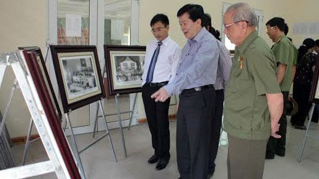 Exposition «L’Oncle Hô avec l’AN et les Conseils populaires» à la ville de Hoà Binh (au Nord). Photo: NDEL.
