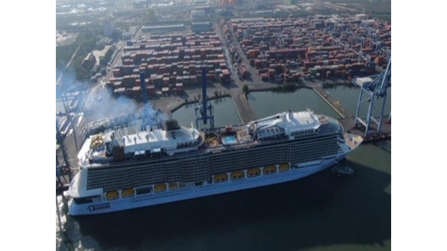 Le navire de croisière américain transporte 5 718 touristes et membres d’équipage a été amarré au Vietnam. Photo : https://plo.vn