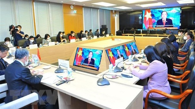 Le Vice-Président permanent de l’Assemblée nationale, Trân Thanh Mân prenant la parole lors de la conférence, le 6 avril. Photo : VNA.