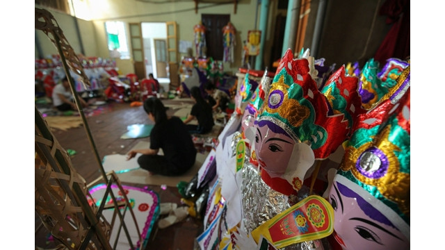  Le village de production des objets en papier votif de Phuc Am à la saison. Photo : NDEL.