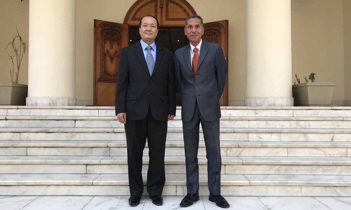 L’ambassadeur vietnamien Nguyên Huy Dung et l’ambassadeur Walid Haggag, directeur de l’IED. Photo : baoquocte.