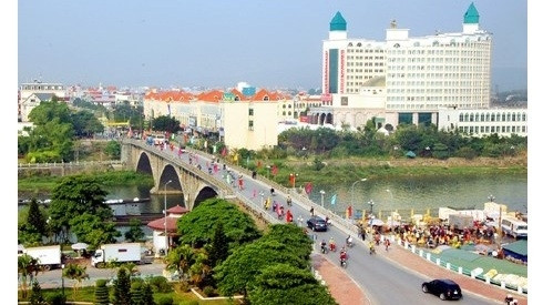 Un coin de la ville de Mong Cai. Photo: VNA.