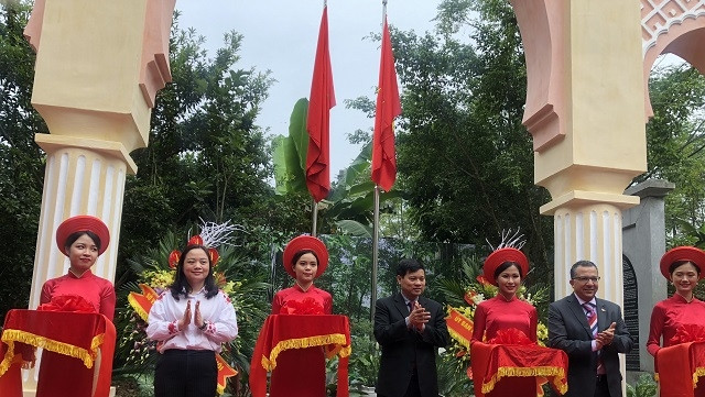 Cérémonie pour célébrer l’achèvement des travaux de restauration de la Porte du Maroc, le 10 novembre en banlieue de Hanoi. Photo : BN/NDEL.