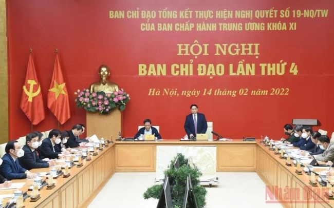 Le Premier ministre Pham Minh Chinh lors de la 4e conférence du Comité national de pilotage pour la récapitulation de la mise en œuvre de la Résolution N°19-NQ/TW émise par le Comité central du Parti du XIe mandat sur la réforme de lois et des politiques foncières. Photo : Trân Hai/NDEL.