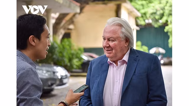 Le président de World Travel Awards, Graham Cooke (à droite). Photo : VOV.