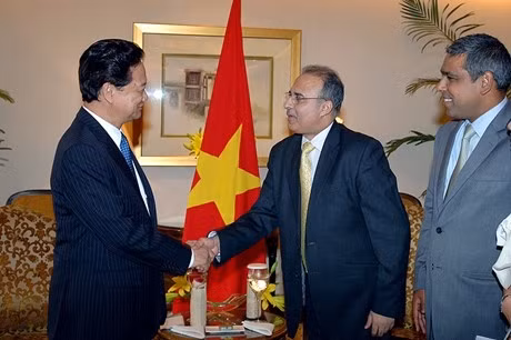 Le PM Nguyên Tân Dung reçoit le responsable du groupe économique important de l’Inde TATA. Photo: Nhât Bac/VGP.
