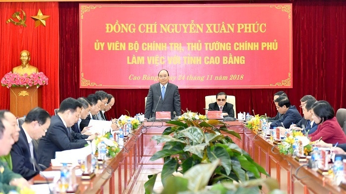 Le Premier ministre Nguyên Xuân Phuc travaille avec les autorités de Cao Bang. Photo : VGP.