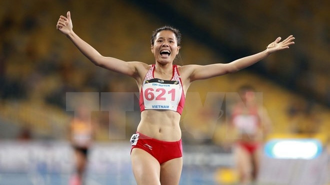 Nguyên Thi Huyên remporte la médaille d'or en finale du 400 mètres féminin. Photo: VNA.