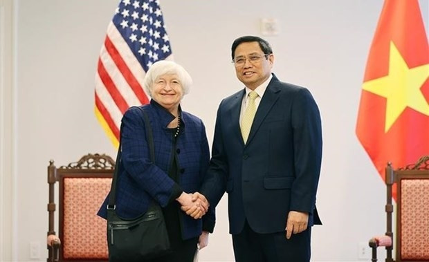 Le Premier ministre vietnamien, Pham Minh Chinh (à droite), rencontre la secrétaire au Trésor des États-Unis Janet Yellen. Photo : VNA.