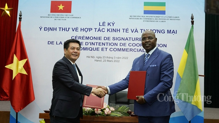 La séance de travail entre les deux parties. Photo : congthuong.vn