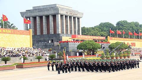 Meeting, parade militaire et défilé en l'honneur de la Fête nationale du Vietnam à la place de Ba Dinh, à Hanoi, le 2 septembre 2015. Photo: Dinh Thao/NDEL.