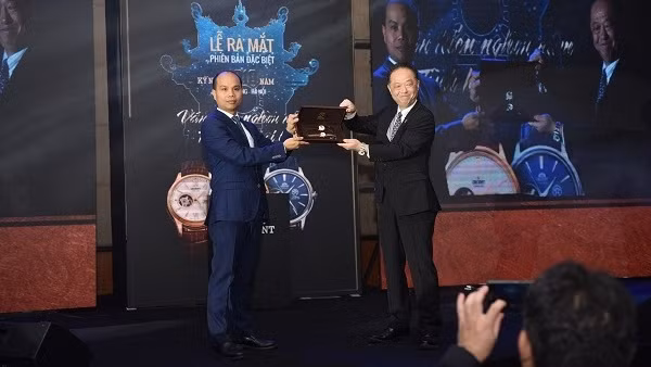 Cérémonie de lancement de l'édition spéciale de montres « Orient 1010 ». Photo: DDK.
