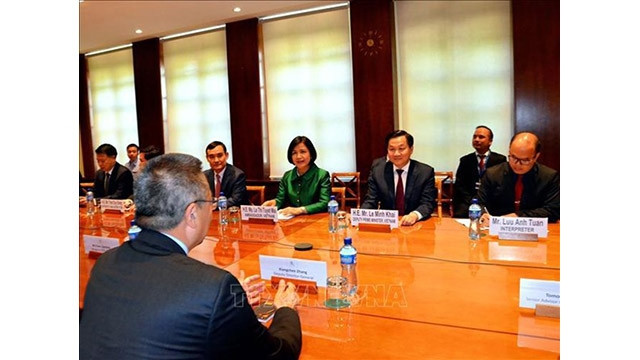 Le Vice-Premier ministre vietnamien, Lê Minh Khai, en visite au siège de l’OMC à Genève, le 25 mai. Photo : VNA.
