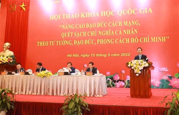 Vo Van Thuong, Permanent du Secrétariat du CC du Parti, s'exprime lors du symposium. Photo : VNA.