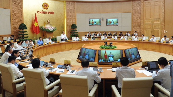 Le Premier ministre Nguyên Xuân Phuc prend la parole lors de la réunion. Photo : Trân Hai/NDEL.