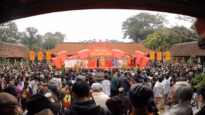 «Le Pays - La voile du printemps» est le thème de la 14e Journée de la poésie vietnamienne tenue à Van Miêu-Quôc Tu Giam.