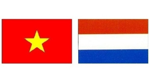 Les drapeaux du Vietnam et des Pays-Bas. Photo: NDEL.