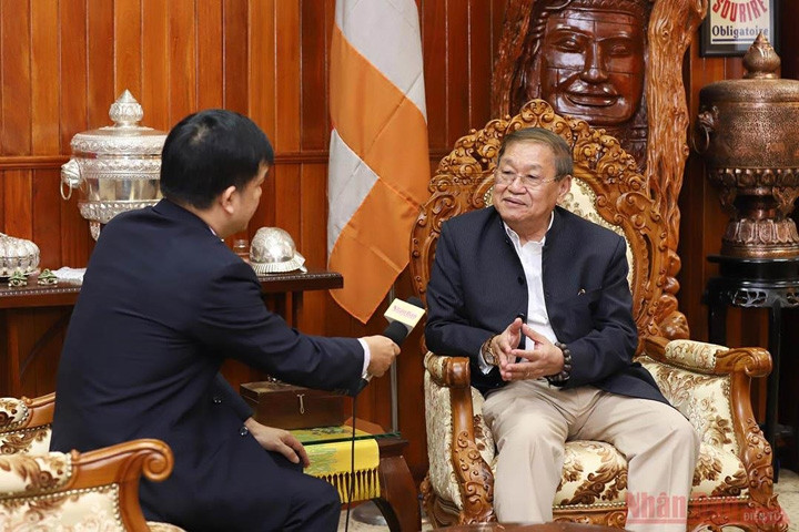 Khieu Kanharith, membre du Comité central du Parti populaire cambodgien et ministre de l'Information, partage ses souvenirs avec le Journal Nhân Dân.