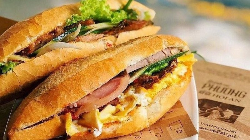 Le banh mi du Vietnam est connu pour les touristes étrangers. Photo: NDEL
