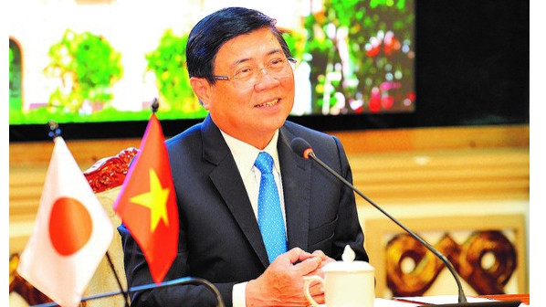 Nguyên Thành Phong, président du Comité populaire de Hô Chi Minh-Ville, lors de sa séance de travail en ligne avec Ohmura Hideaki, gouverneur de la préfecture japonaise d’Aichi, le 14 septembre. Photo : sggp.org.vn.